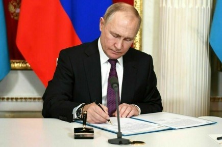 Путин подписал закон об адаптации пенсий для пенсионеров