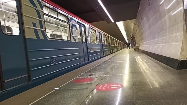 Московский метрополитен Станция метро Отрадное, проезд на поезде 81-765